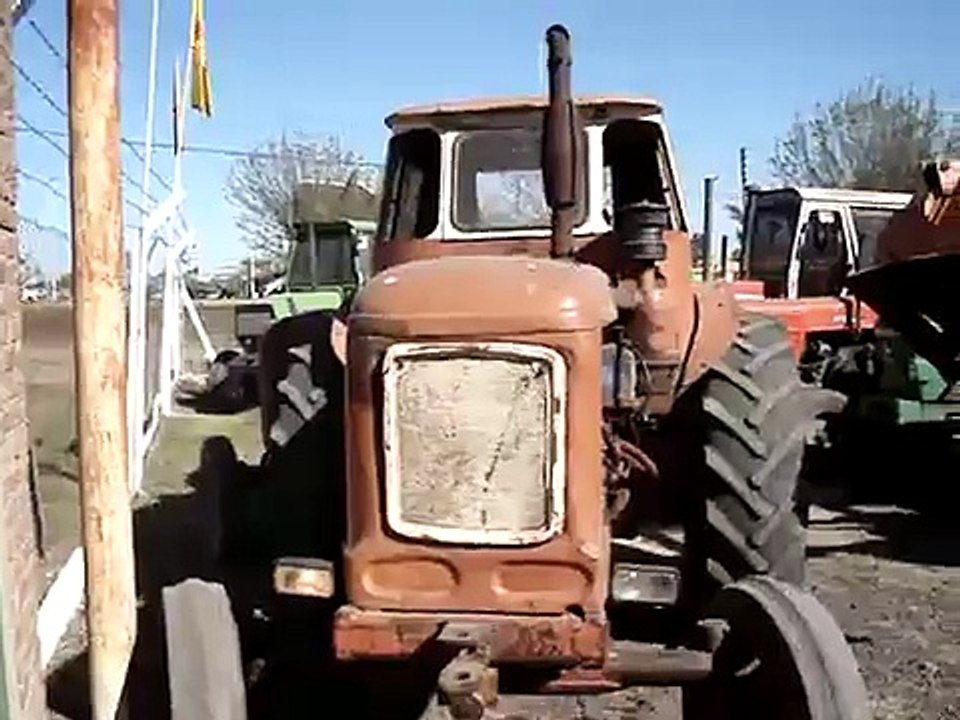 Tractor Fiat 780 puesta en marcha.