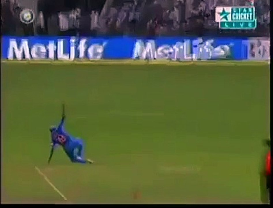 Suresh Raina vs Umpire