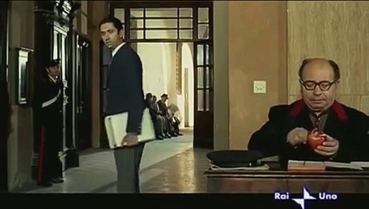 Dino Risi- Vedo nudo, la mitica scena della gallina