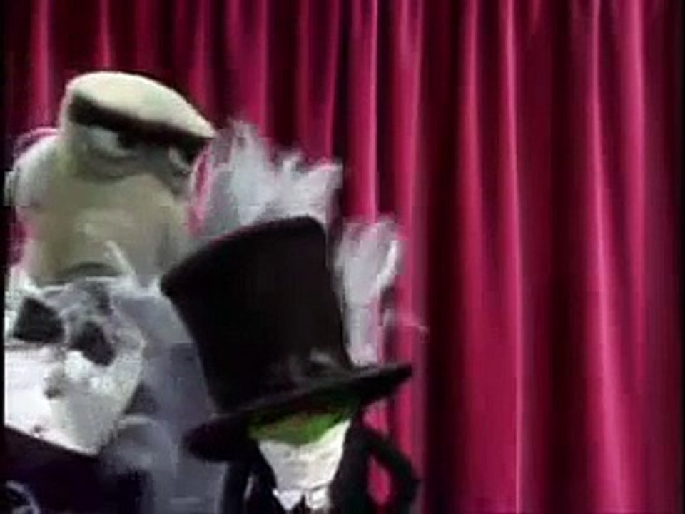 A Muppets Christmas Song by Miss Piggy - "Baby It's Cold Outside" ♥  ♥  ♥  ♥