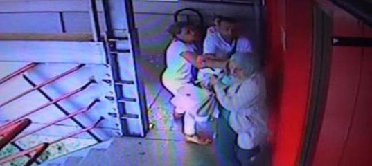 Asansörde yer kavgası saniye saniye görüntülendi