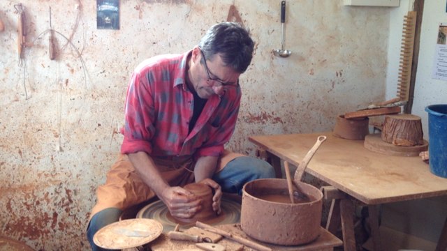 Démonstration de poterie par Gérard Meunier, potier professionnel