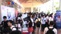 At Barcamp, Cambodian Techies Test New Gear, Apps (Cambodia news in Khmer)