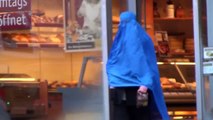 Mit der Burka durch Kassel - ein Test