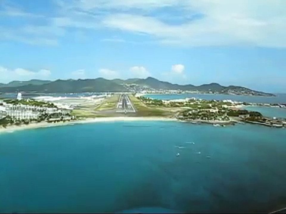 KLM Boeing B747-400 Landing St. Maarten Cockpit view