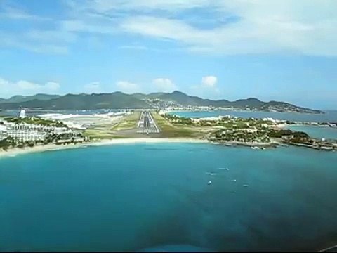 KLM Boeing B747-400 Landing St. Maarten Cockpit view
