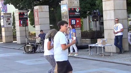 (cz.2)Artur Ceroński-EWANGELIZACJA ULICZNA(UWIELBIENIE)(Kielce,K.J.CH.,11.07.2015r.)