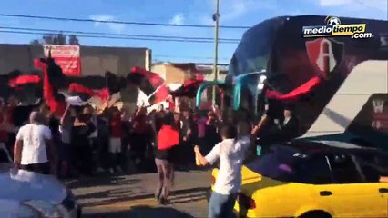 A pesar de estar vetado el Jalisco, la barra 51 recibió al equipo rojinegro a su llegada