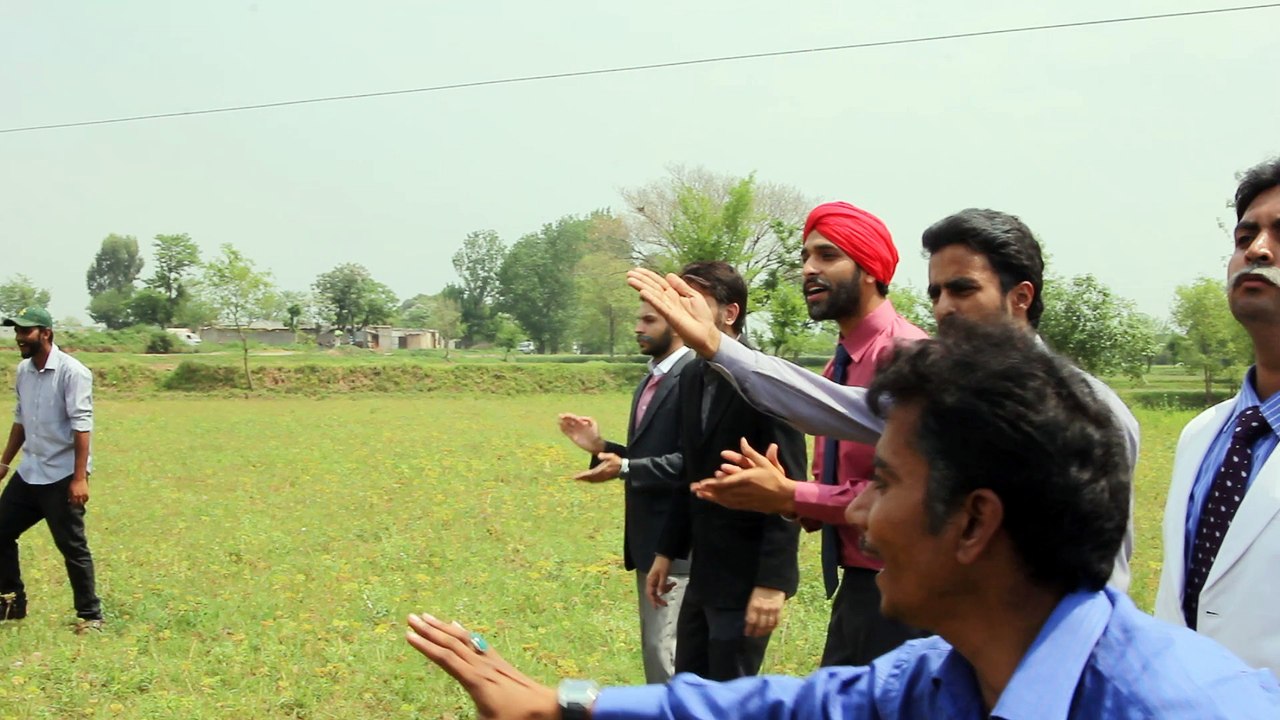 Dhoni Chaka lagao -Indians playing cricket with Pakistanis in film " Lovers from Jupiter to India"