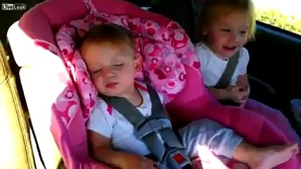Baby dancing to Gangnam Style in The Car-HD Videos