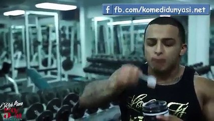 Dünyanın en büyük dambılı ile kas yapmaya çalışmak