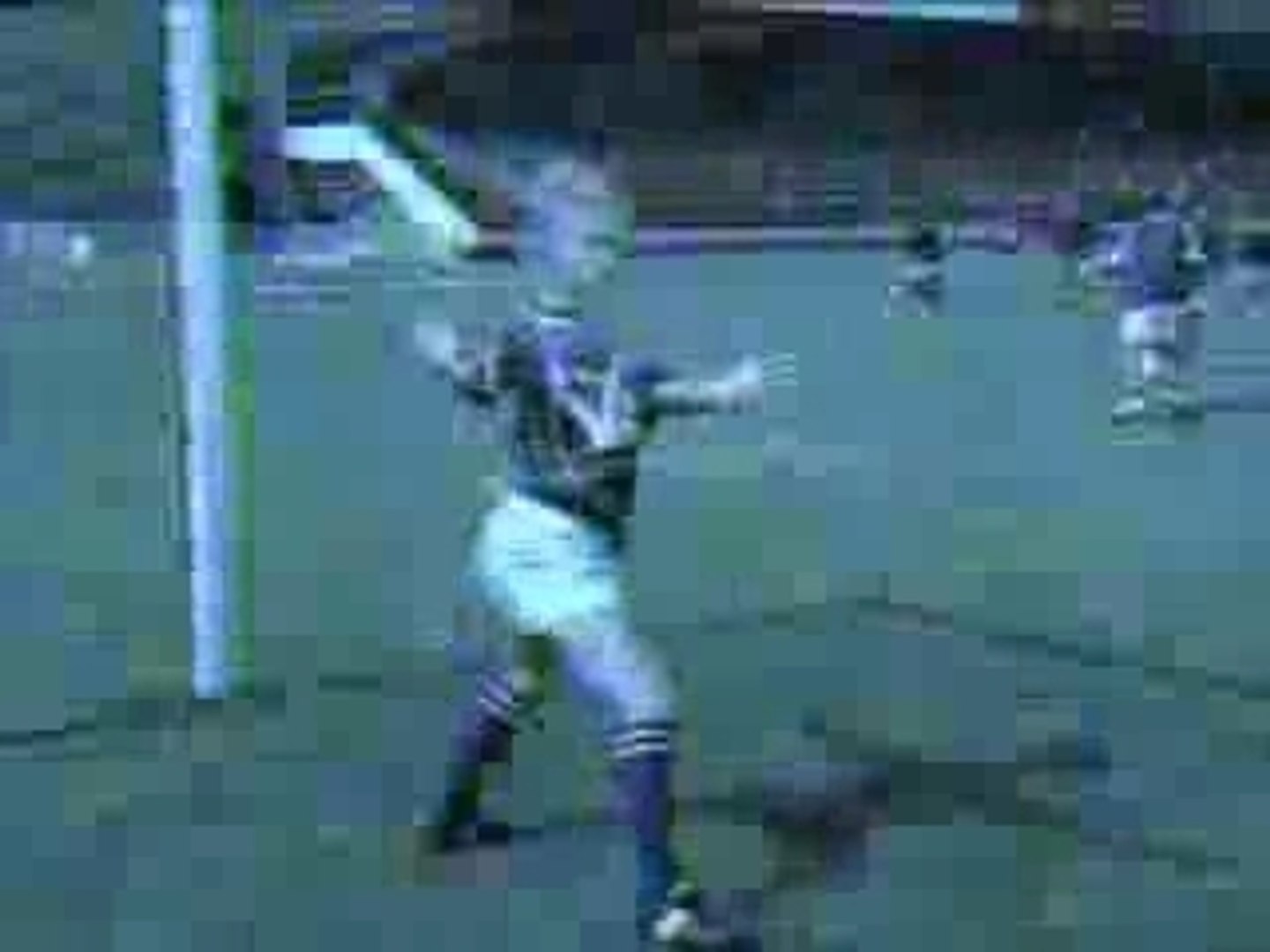 Un Gars Une Fille Jouent Au Football Video Dailymotion