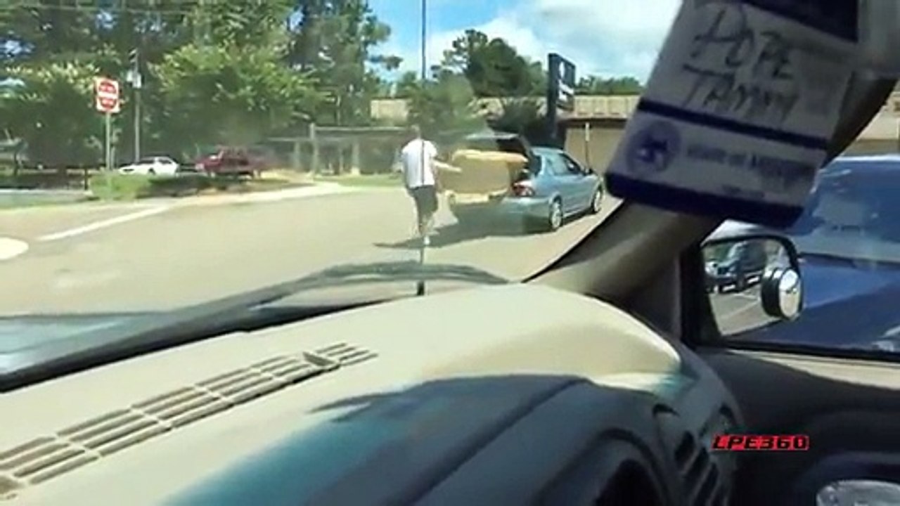 Hop je porte le canapé et tu conduis. Mais pas trop vite S'te plait