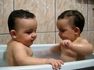 funny babbies bathing - fuuny videos 2015