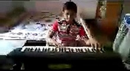 Piano tutorial of tum hi ho ashqui2 by a small boy