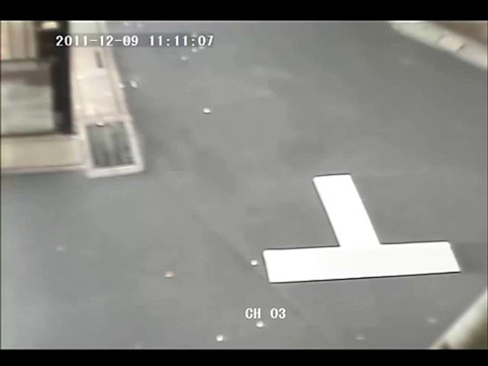 防犯カメラは見た！！「衝撃の瞬間」