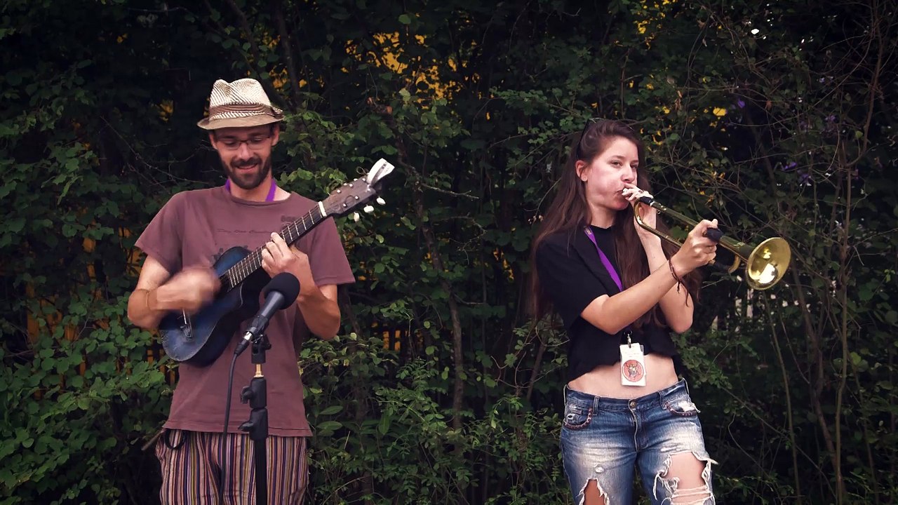Paléo 2015 - "Ensemble Vide", deux bénévoles de la sécu en session acoustique