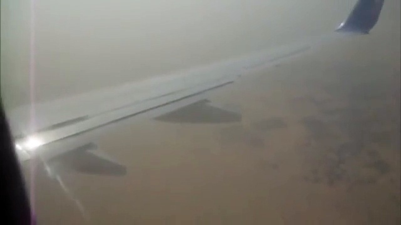 Fly Dubai  737-800 Landing in Dubai intl