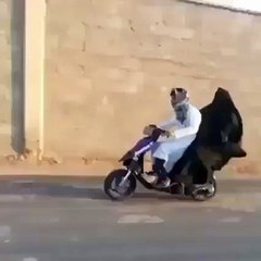 داعشي يكبري على عجلة هههههههه زعمة يقيموا عليه الحد ؟؟
