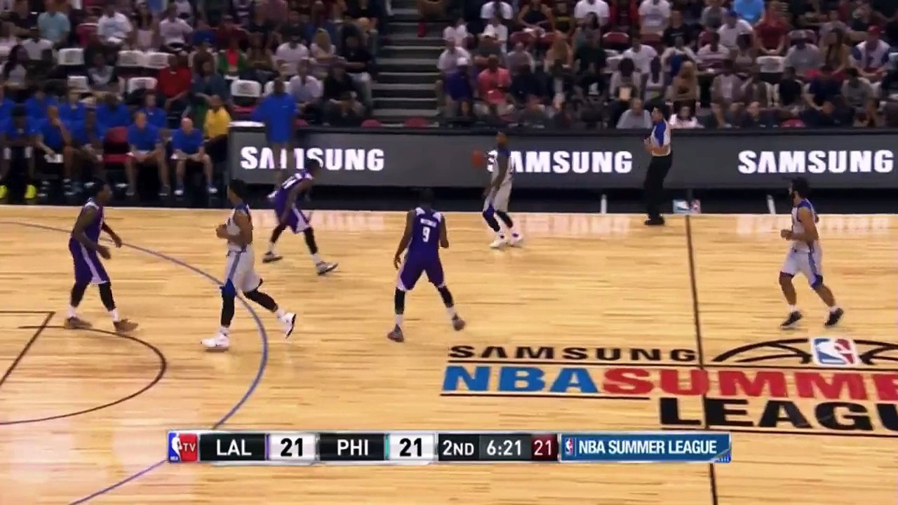Jahlil Okafor - Passe en sortie de prise à deux