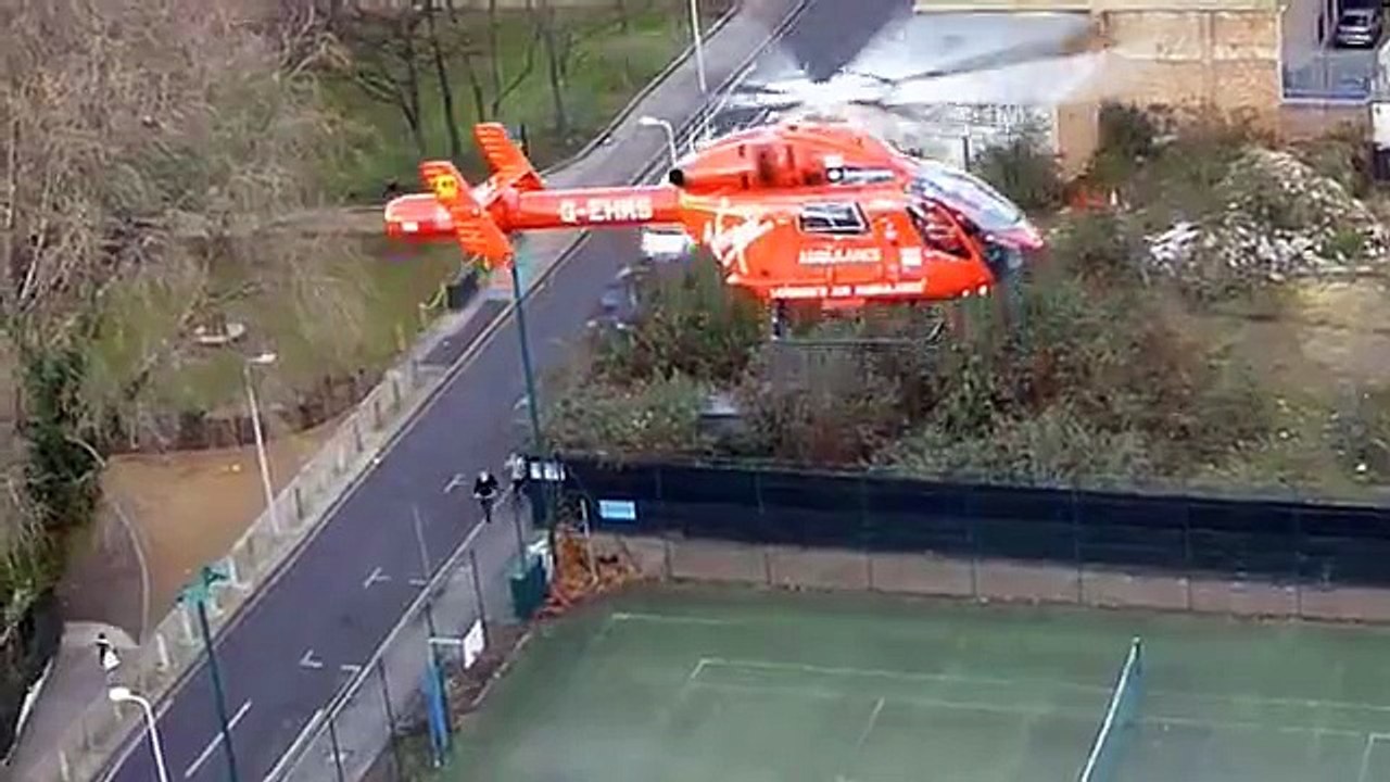 London Air Ambulance Blackfriars Road.MOV
