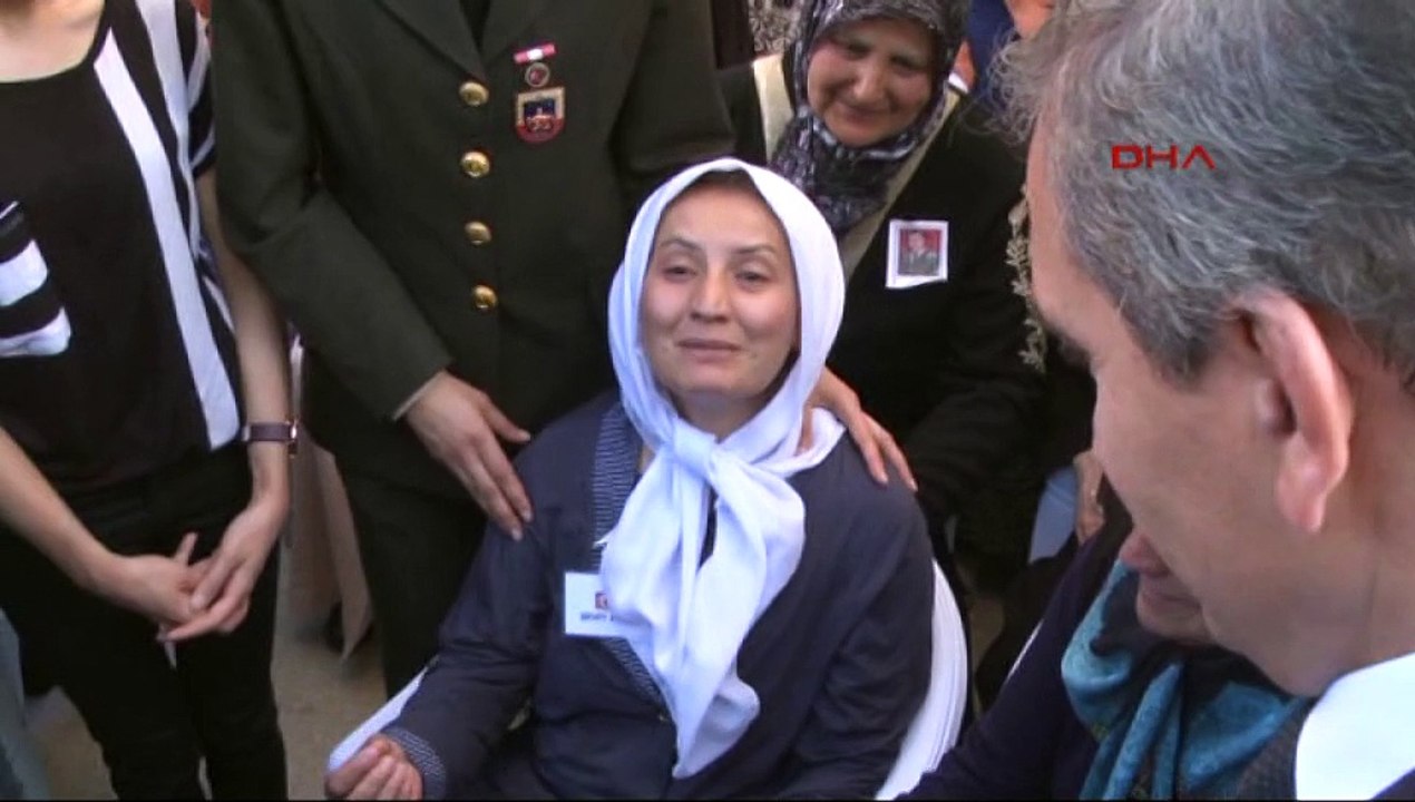 'Teröristler vuruyor asker orda sap gibi bekliyor'