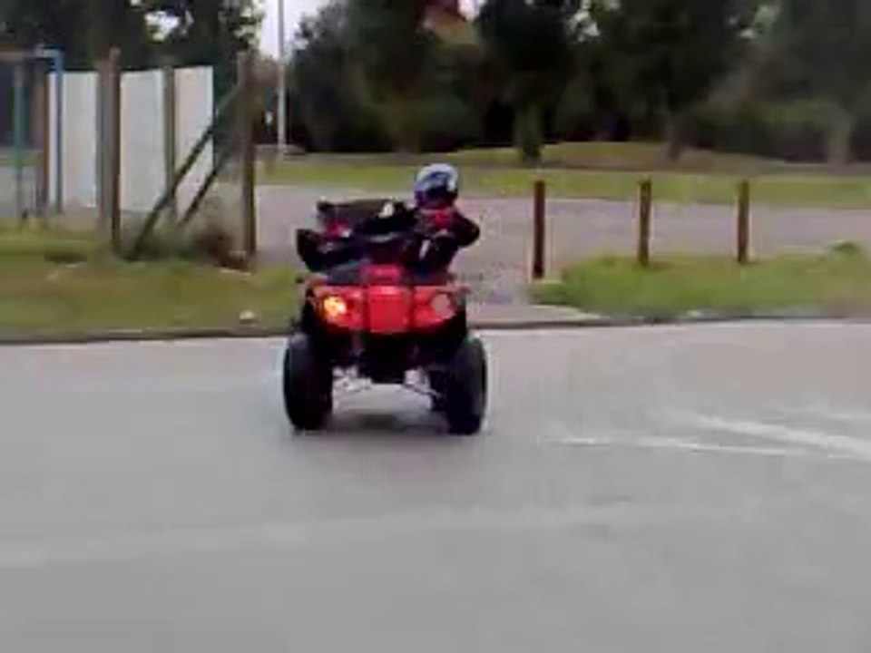 Après la pluie, c'est marrant aussi... Avec le Dyno-quad