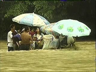 【ニュース】DQNの川流れin玄倉川.avi