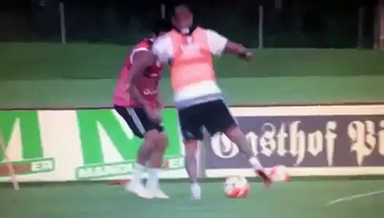 Q7'nin Motta ve Gökhan Töre'ye attığı çalım