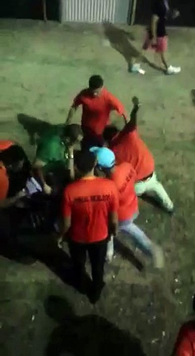 Vídeo de de seguranças agredindo homem circula nas redes sociais