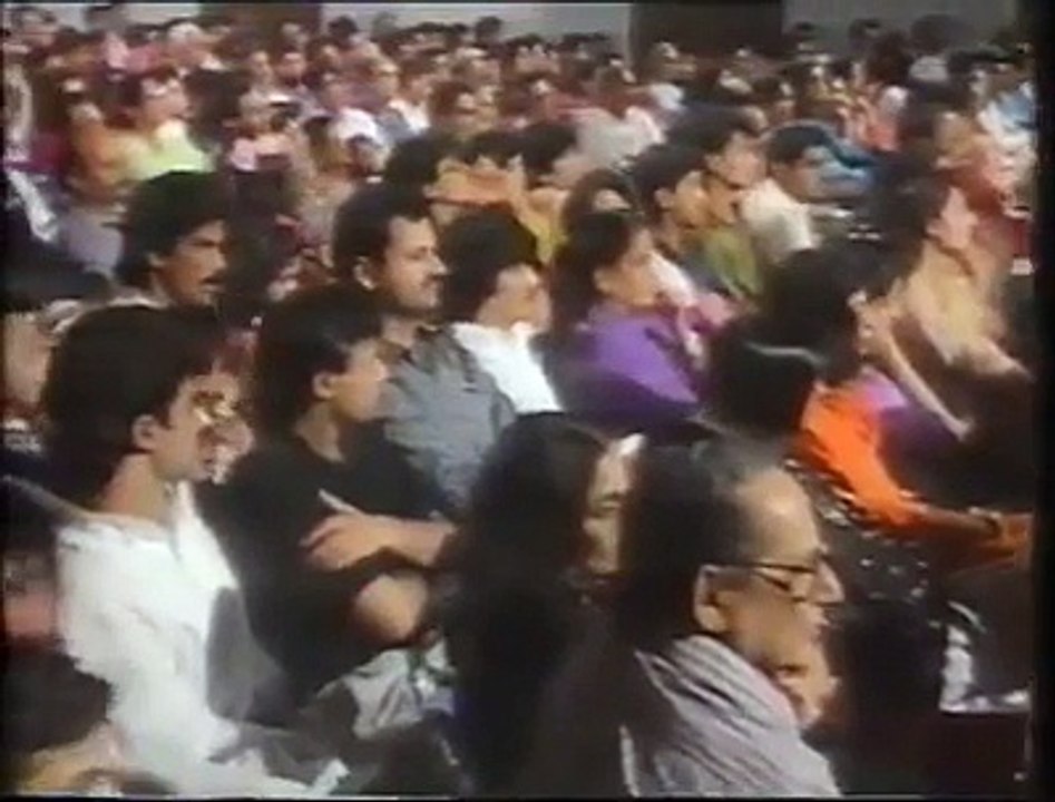 Aye Pyare Logo Sajde Mein Ja Ke Milli Naghma