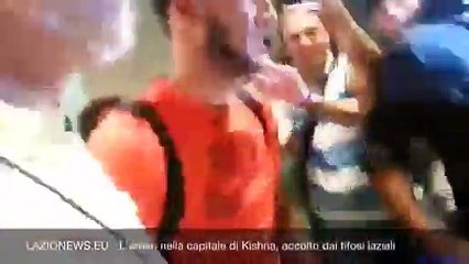 26.7.15 - Ricardo Kishna arriva a Fiumicino e viene accolto dall'entusiasmo dei tifosi