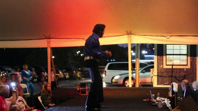 Richie Santa sings 'Proud Mary' Elvis Week 2013