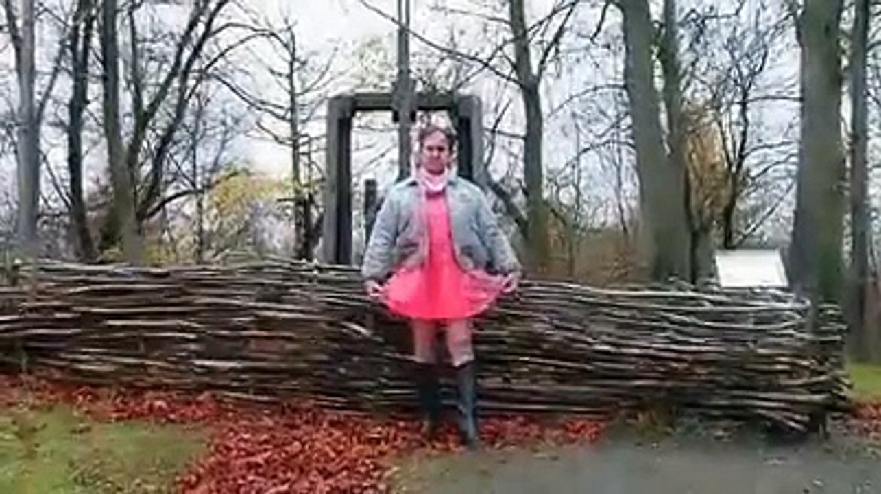 Pink flapping latex dress in public