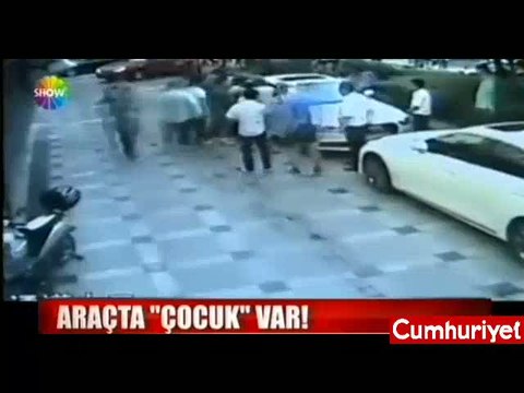 Küçük kız arabanın içinde ölümden döndü