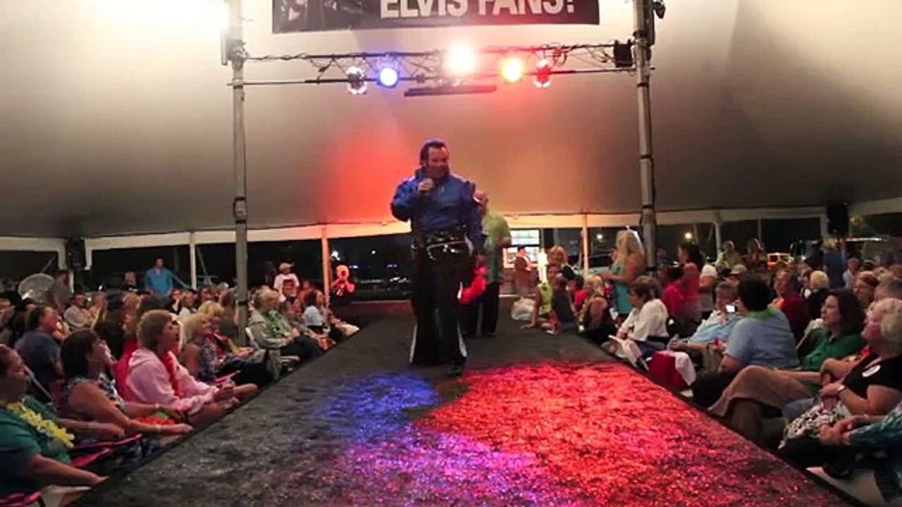 Kim Kredel sings 'SUSPICIOUS MINDS' at Elvis Week 2013 (video