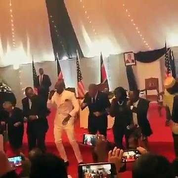 BARACK OBAMA Dancing The Lipala Dance in KENYA