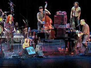 Marc Cohn & Bonnie Raitt perform "29 Ways".