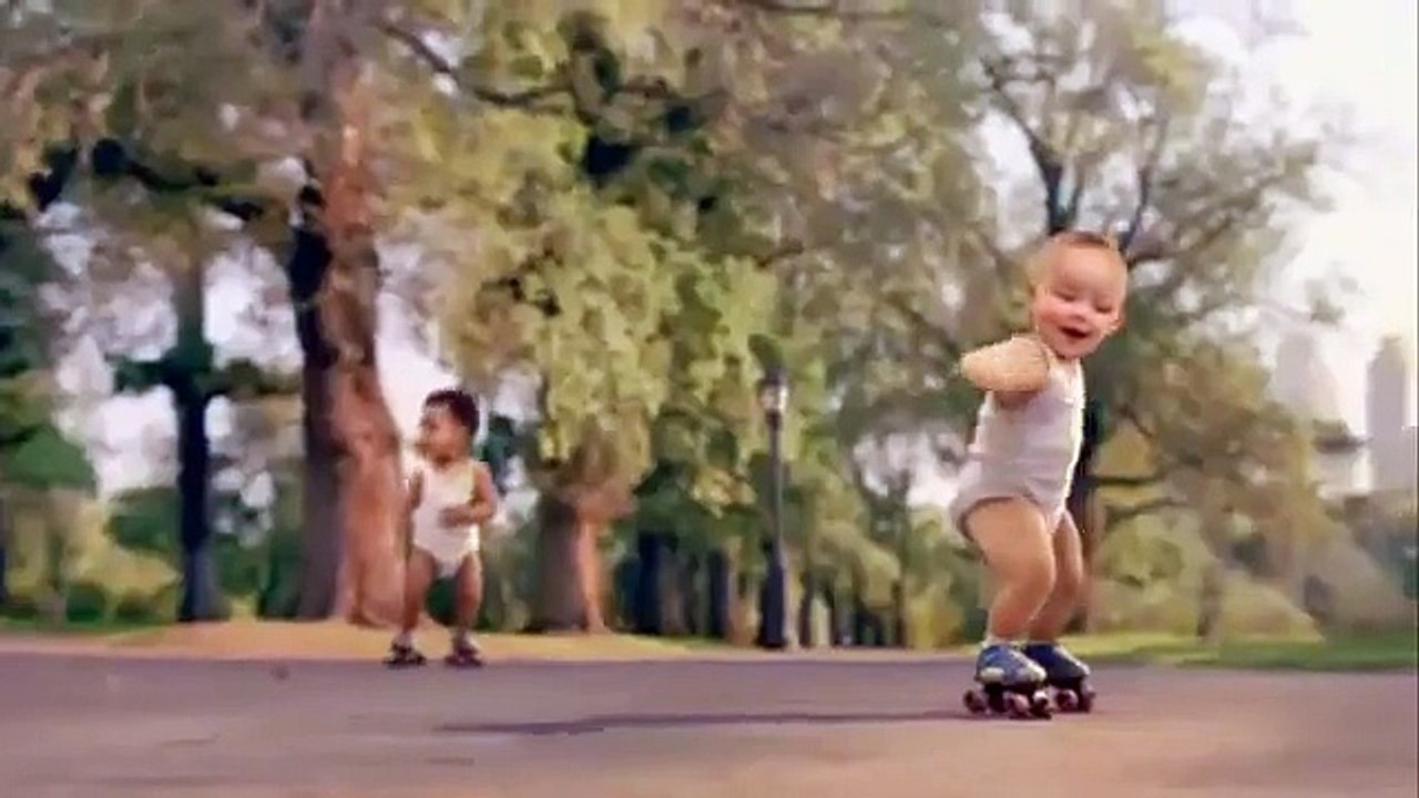 Los Bebes patinadores - Evian Roller Babies international version