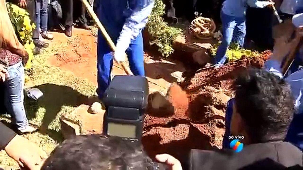 Ao vivo do enterro de Cristiano Araújo
