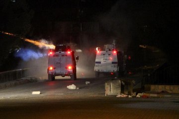 Polise silahla ve patlayıcıyla saldırı