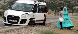 Biri nişana giden, diğeri düğün konvoyundaki iki araç çarpıştı