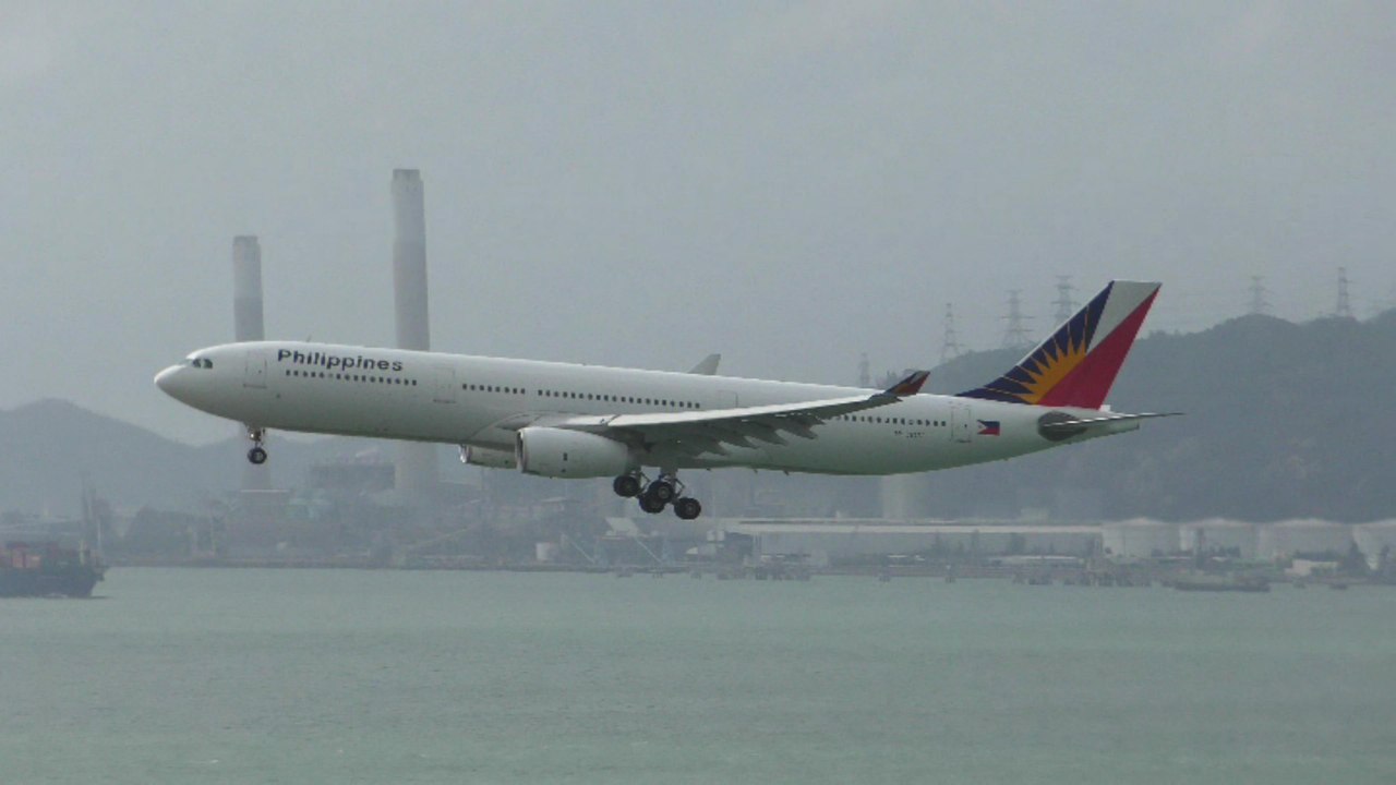 Hong Kong Airport Plane Spotting. Airbus A330 Landings, Different Airlines