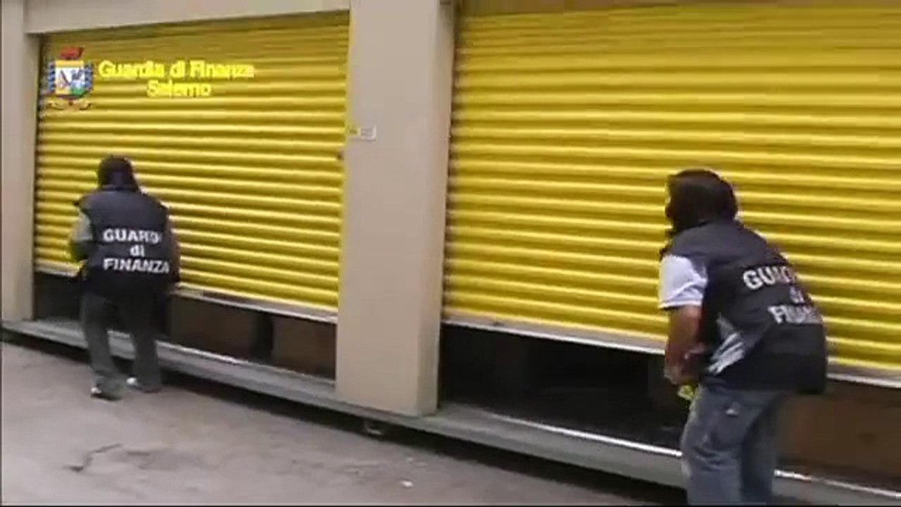 Salerno - falsi prodotti Chanel in negozi: sequestrati 5.000 pezzi