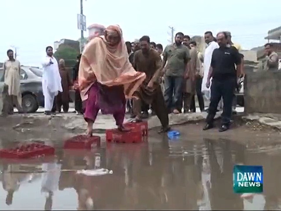 This Is How PMLN Voters Struggled To Vote For PMLN in Gujranwala