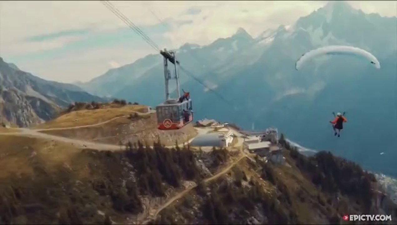Getting into a cable car by paragliding
