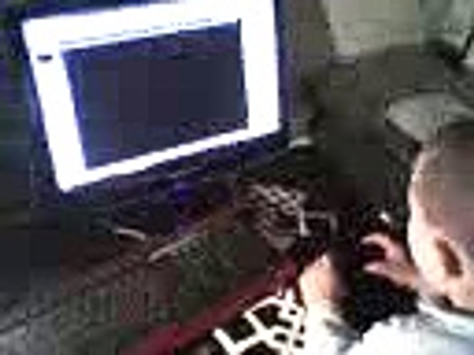أنس على جهاز الكمبيوتر