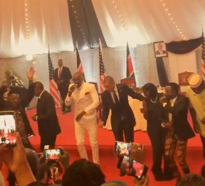 Quand Obama tente quelques pas de danse au Kenya