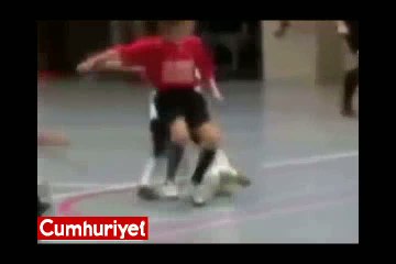 Messi'ye rakip küçük çocuk çıktı