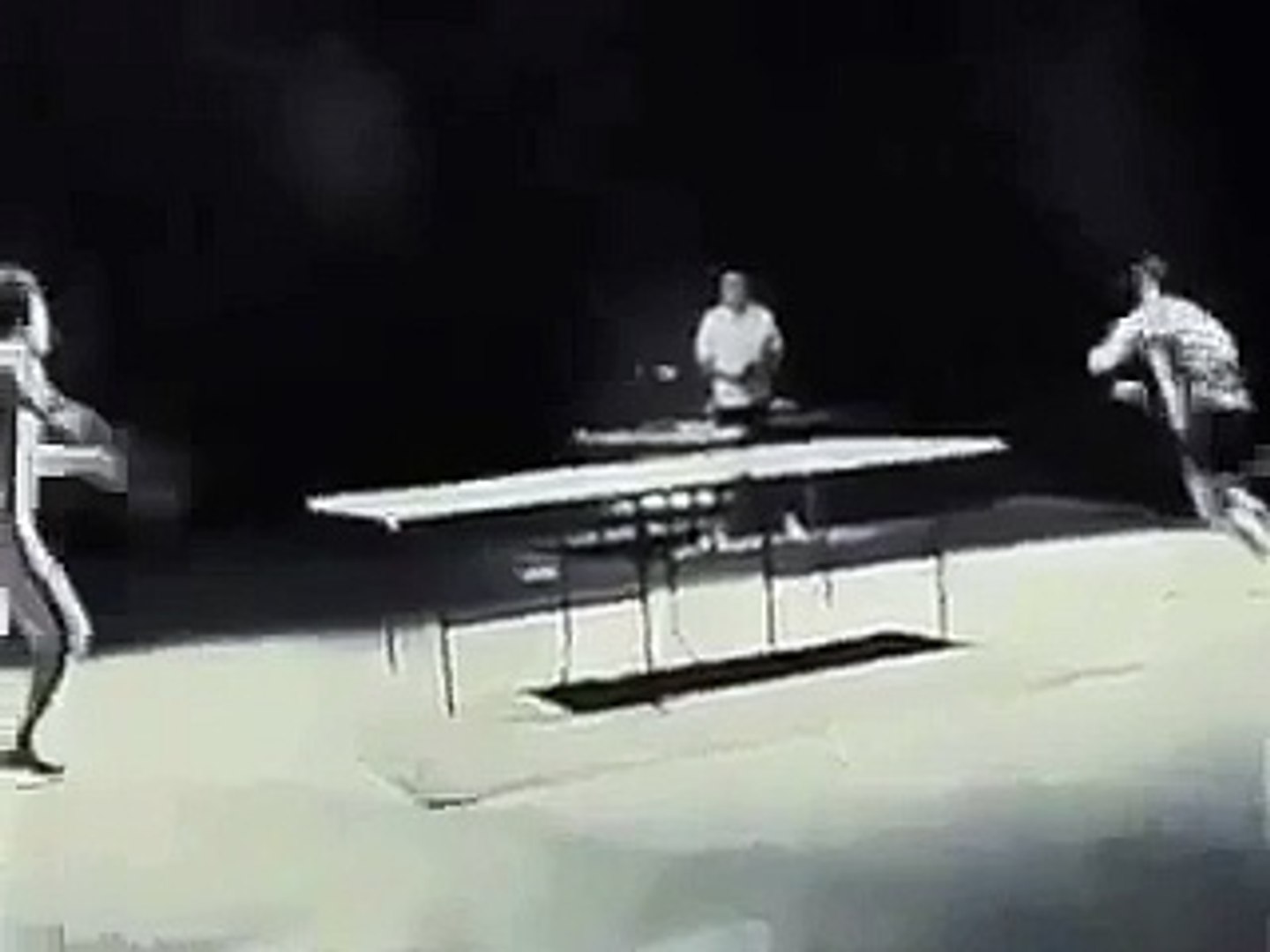 Bruce Lee playing Table Tennis with a nunchack- Impossible but true! -  video Dailymotion